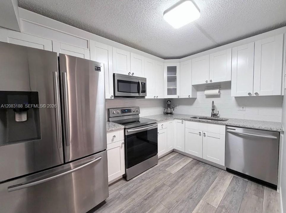 For Sale: $260,000 (2 beds, 2 baths, 1220 Square Feet)