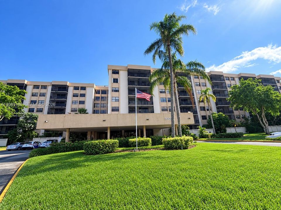 For Sale: $260,000 (2 beds, 2 baths, 1220 Square Feet)