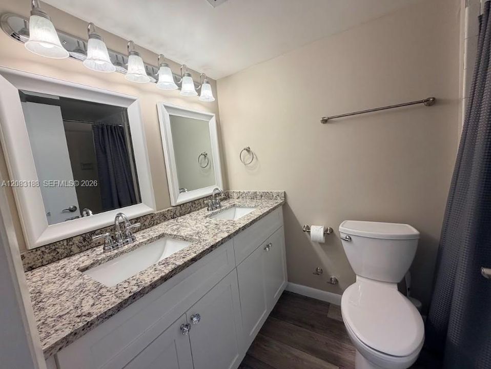 For Sale: $260,000 (2 beds, 2 baths, 1220 Square Feet)