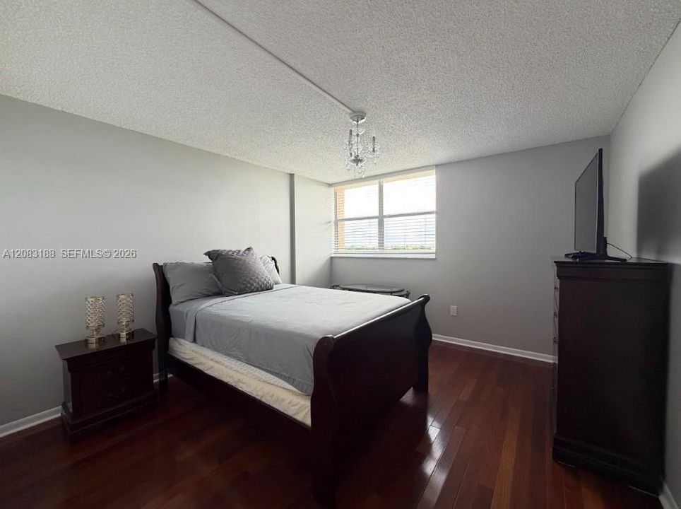 For Sale: $260,000 (2 beds, 2 baths, 1220 Square Feet)