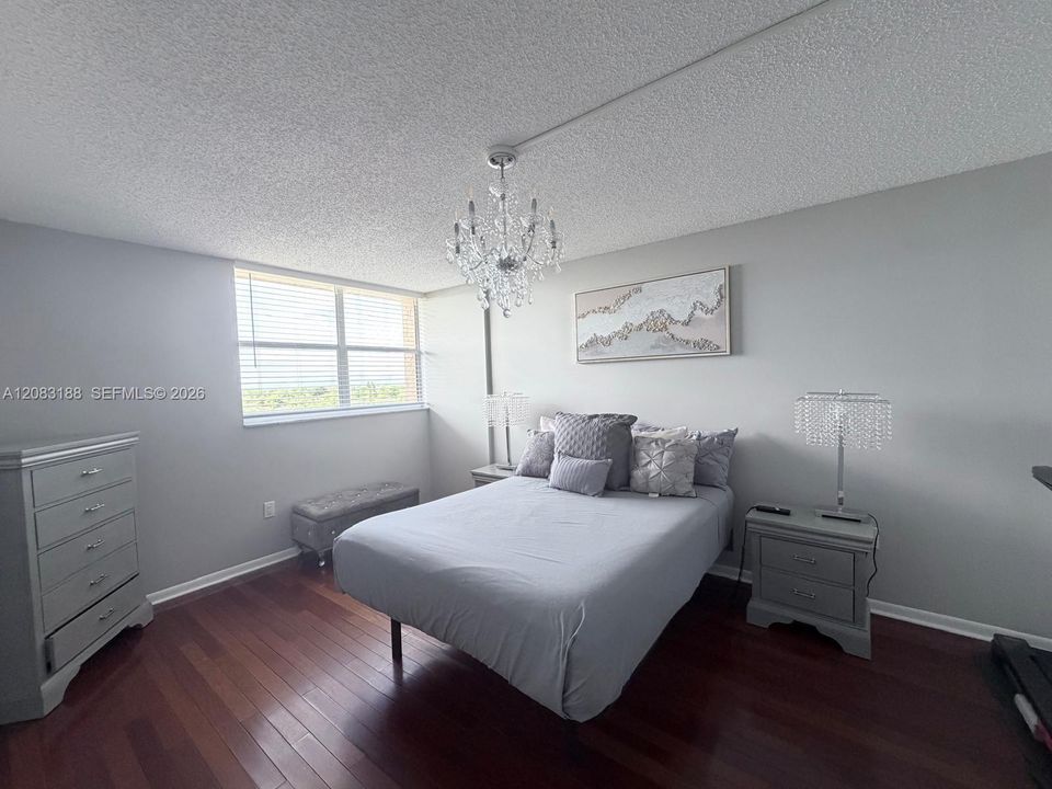 For Sale: $260,000 (2 beds, 2 baths, 1220 Square Feet)