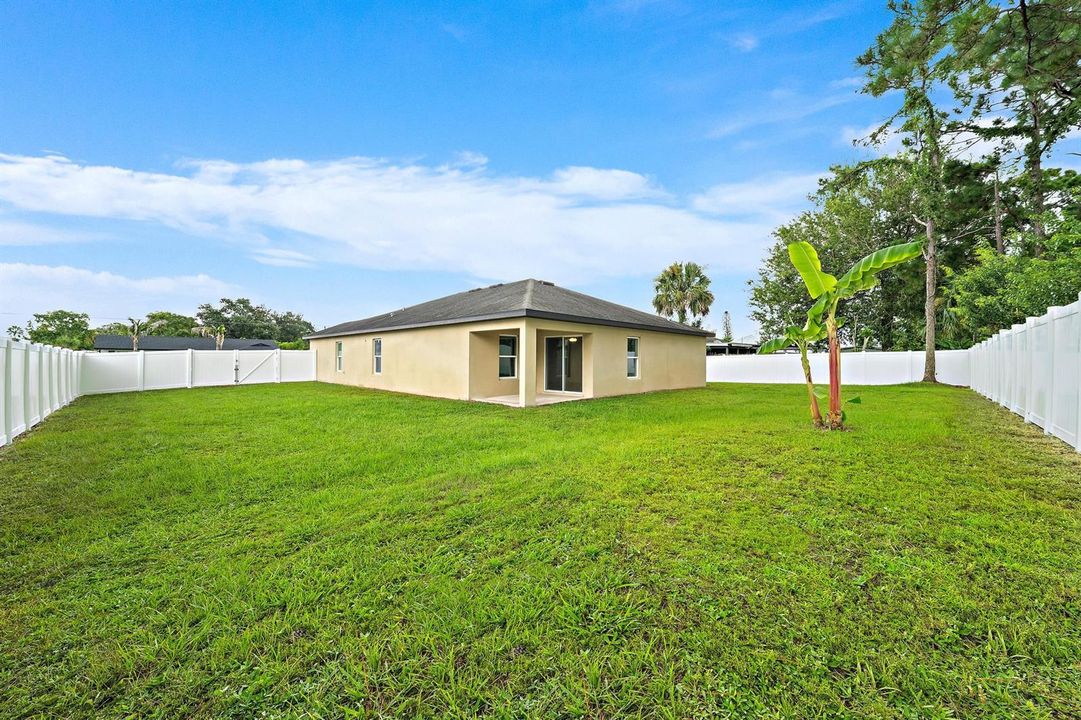 790 NW Kingston St-22