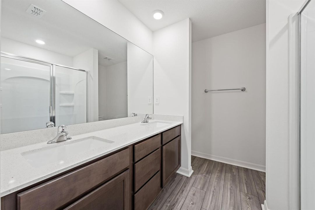 790 NW Kingston St-18