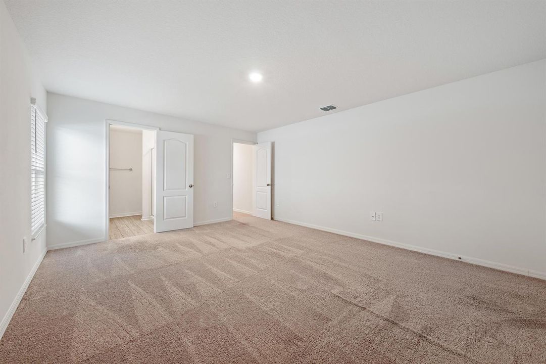 790 NW Kingston St-17