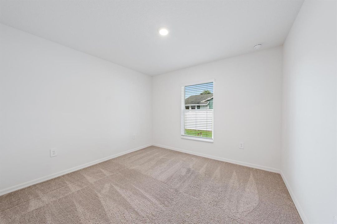 790 NW Kingston St-14