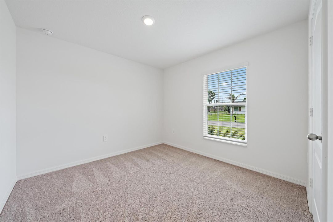 790 NW Kingston St-3