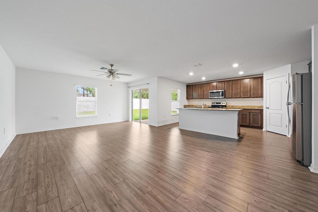790 NW Kingston St-8