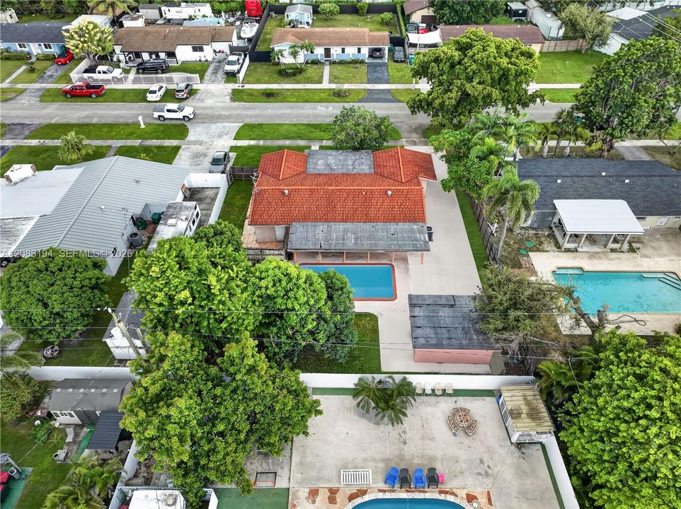 En Venta: $699,000 (5 camas, 3 baños, 1840 Pies cuadrados)