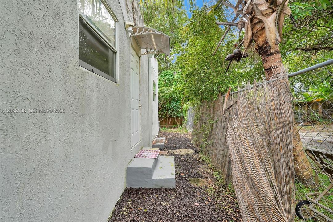 For Rent: $2,150 (1 beds, 1 baths, 800 Square Feet)