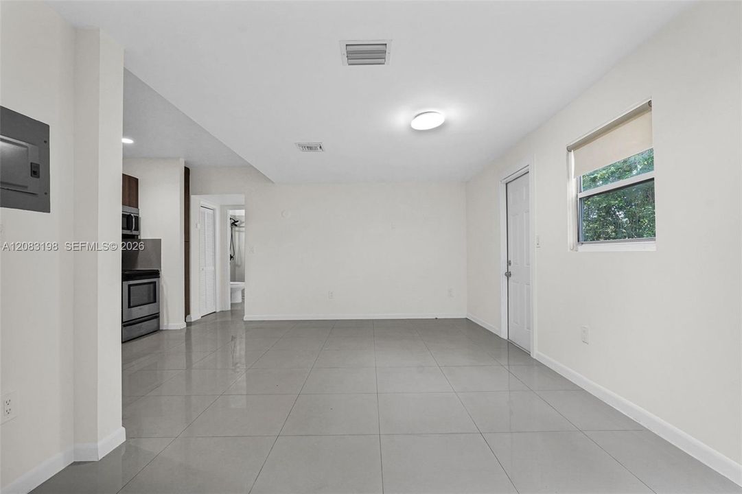 For Rent: $2,150 (1 beds, 1 baths, 800 Square Feet)