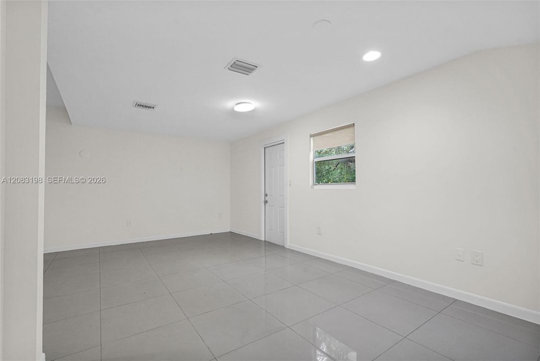 For Rent: $2,150 (1 beds, 1 baths, 800 Square Feet)