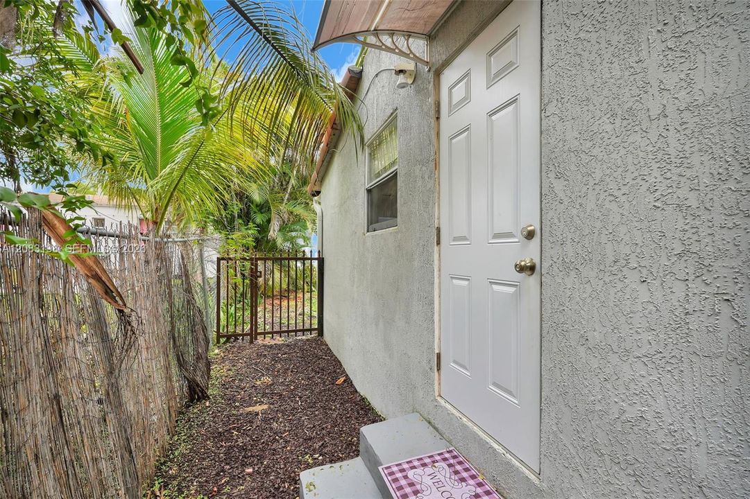 For Rent: $2,150 (1 beds, 1 baths, 800 Square Feet)