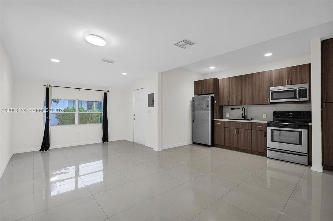 For Rent: $2,150 (1 beds, 1 baths, 800 Square Feet)