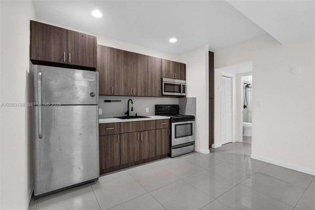 For Rent: $2,150 (1 beds, 1 baths, 800 Square Feet)