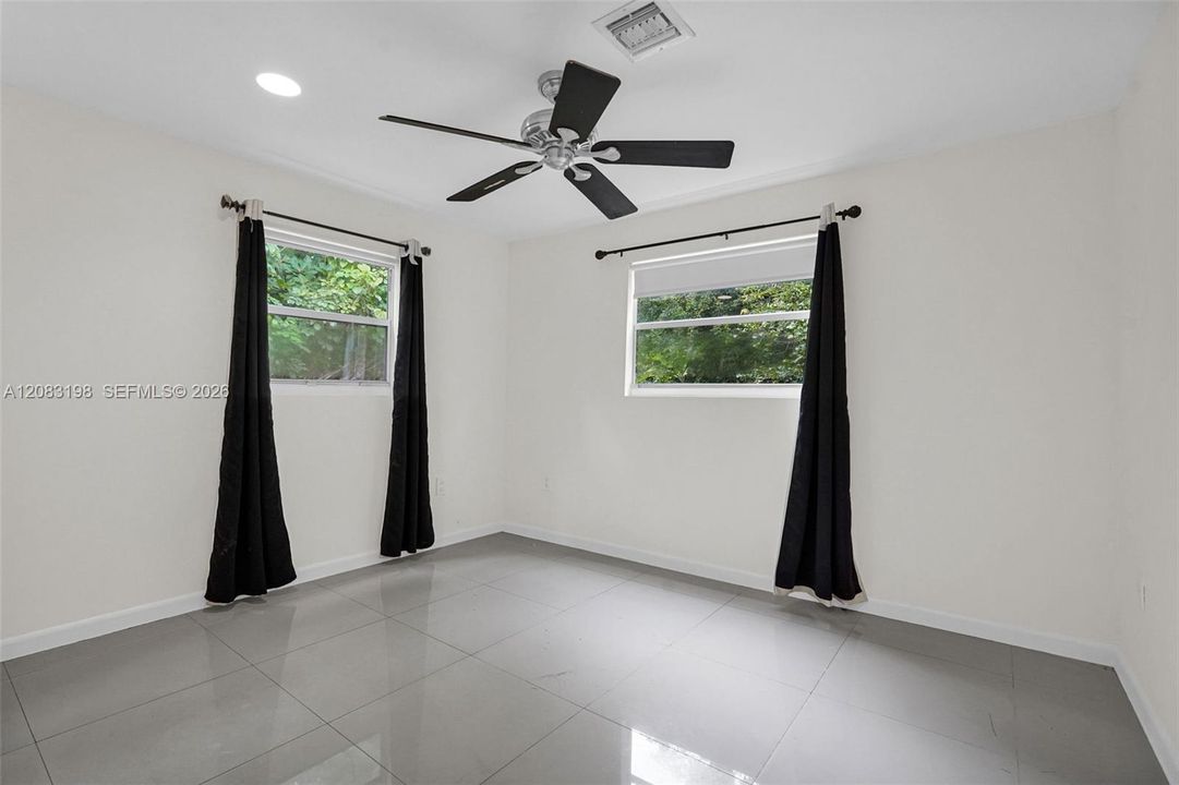 For Rent: $2,150 (1 beds, 1 baths, 800 Square Feet)