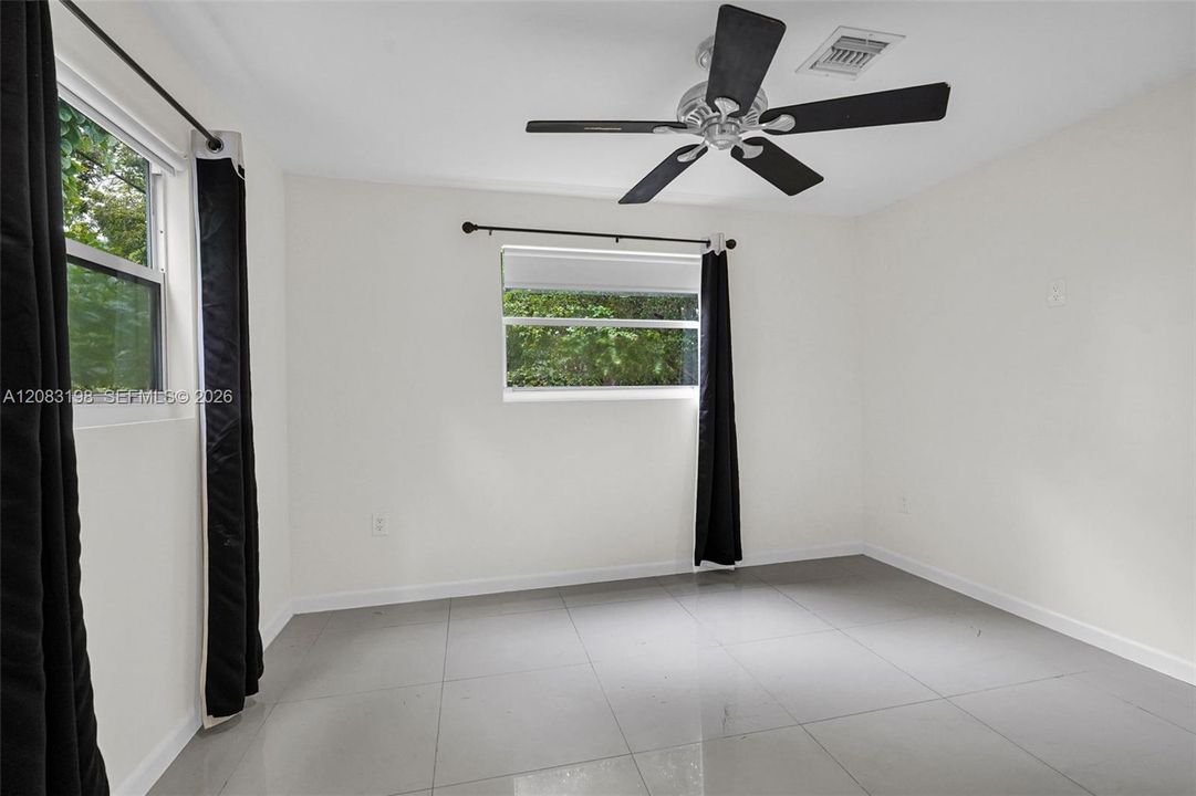 For Rent: $2,150 (1 beds, 1 baths, 800 Square Feet)