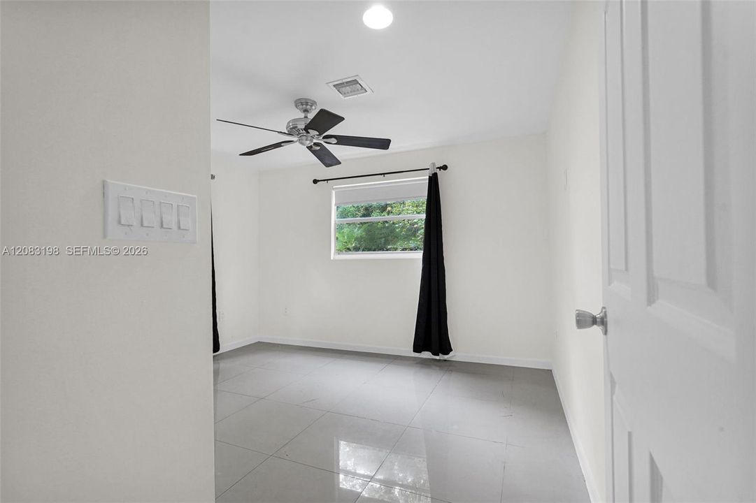 For Rent: $2,150 (1 beds, 1 baths, 800 Square Feet)