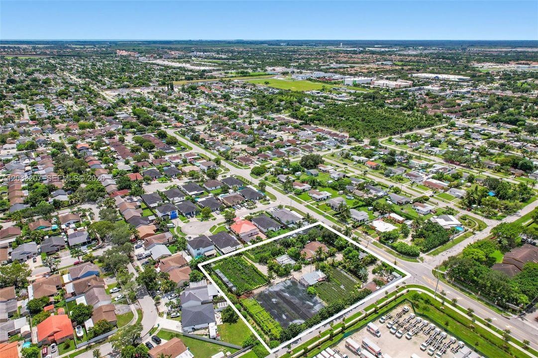 En Venta: $1,590,000 (1.59 acres)