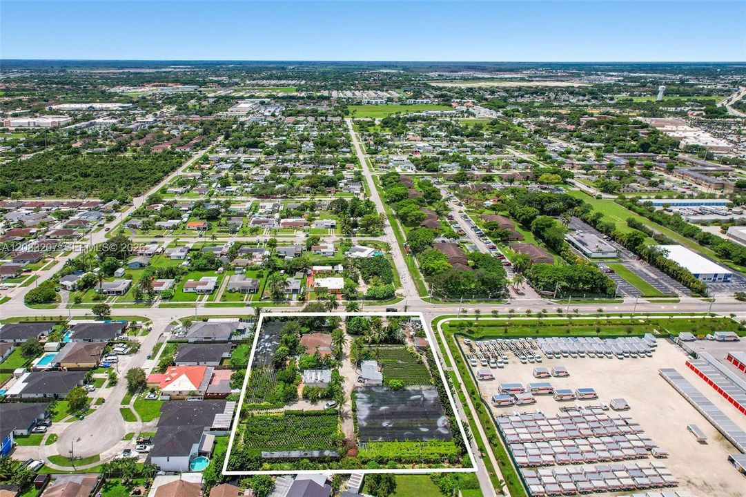 En Venta: $1,590,000 (1.59 acres)