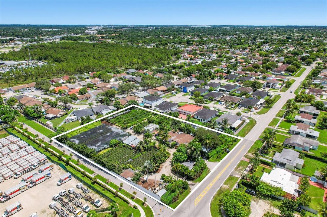 En Venta: $1,590,000 (1.59 acres)