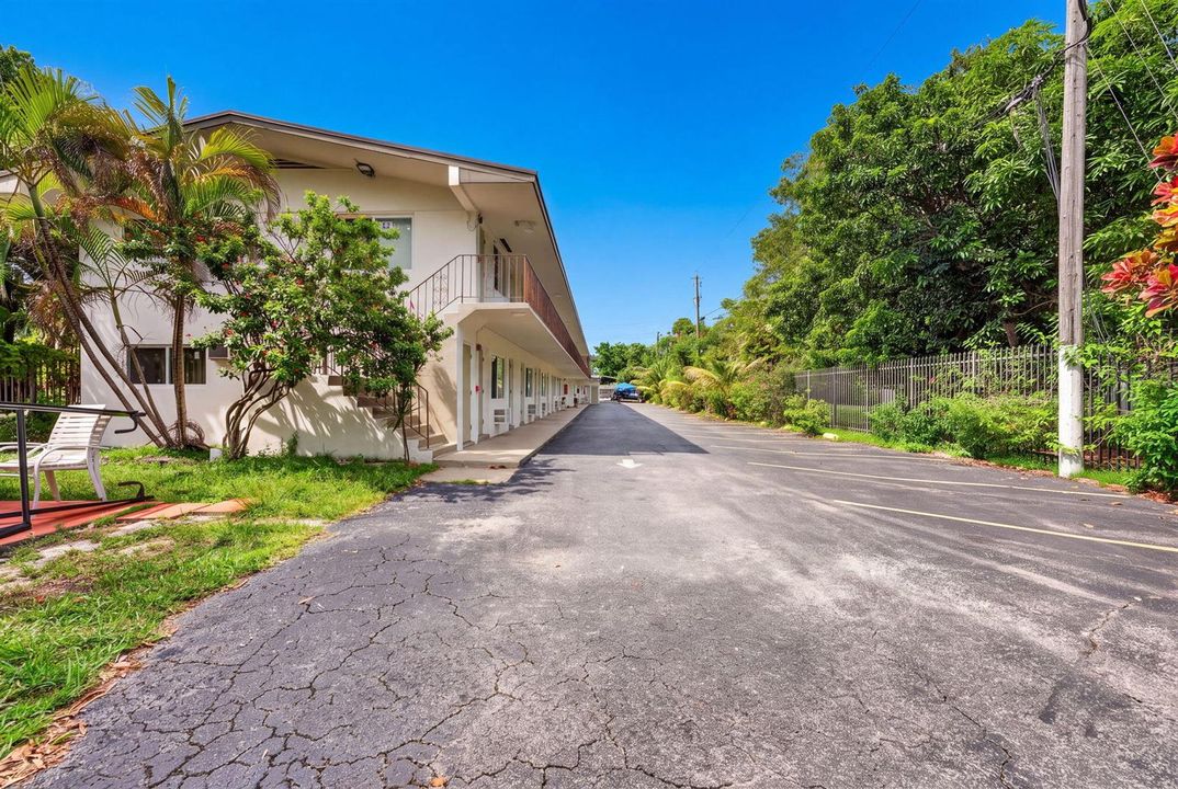 5-web-or-mls-Exterior-14_360MEDIA_2