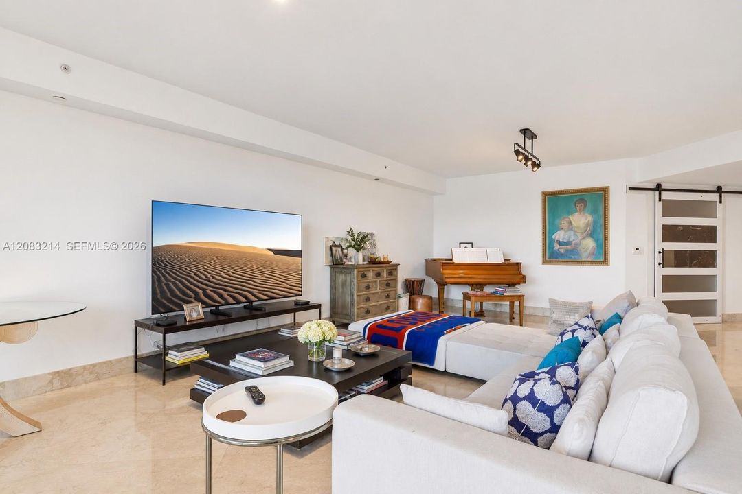En Renta: $11,000 (3 camas, 3 baños, 3082 Pies cuadrados)