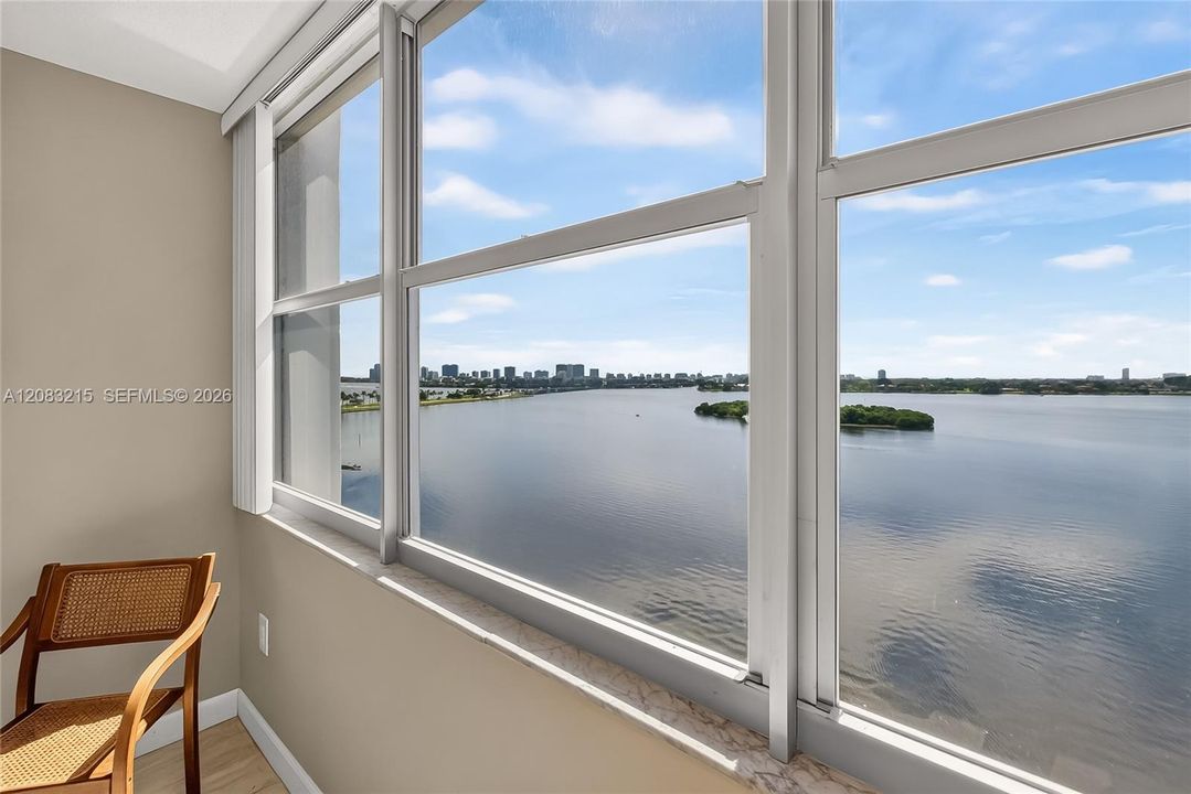 На продажу: $309,000 (1 спален, 1 ванн, 831 Квадратных фут)