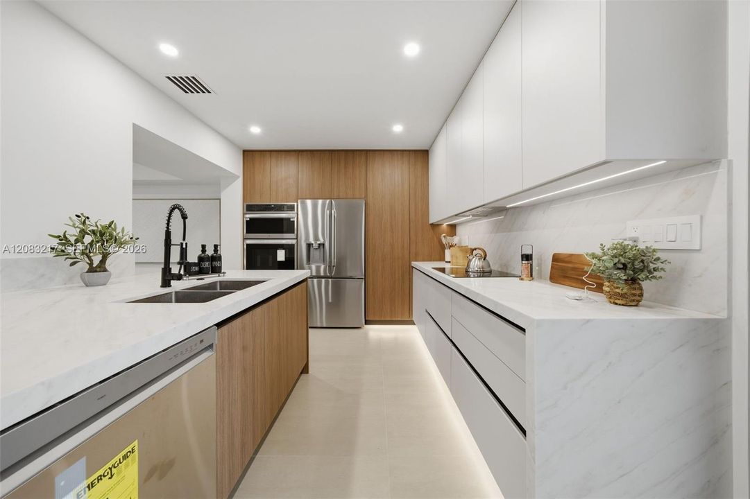 На продажу: $925,000 (4 спален, 3 ванн, 1970 Квадратных фут)