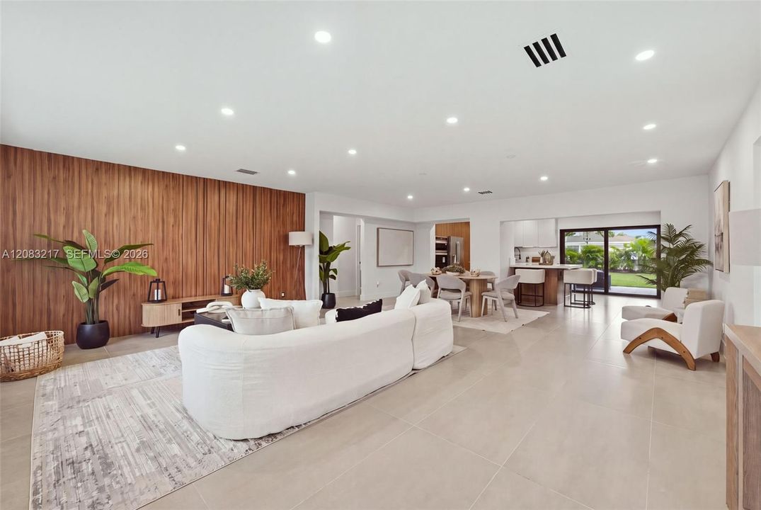 На продажу: $925,000 (4 спален, 3 ванн, 1970 Квадратных фут)