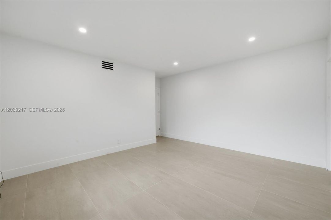 На продажу: $925,000 (4 спален, 3 ванн, 1970 Квадратных фут)