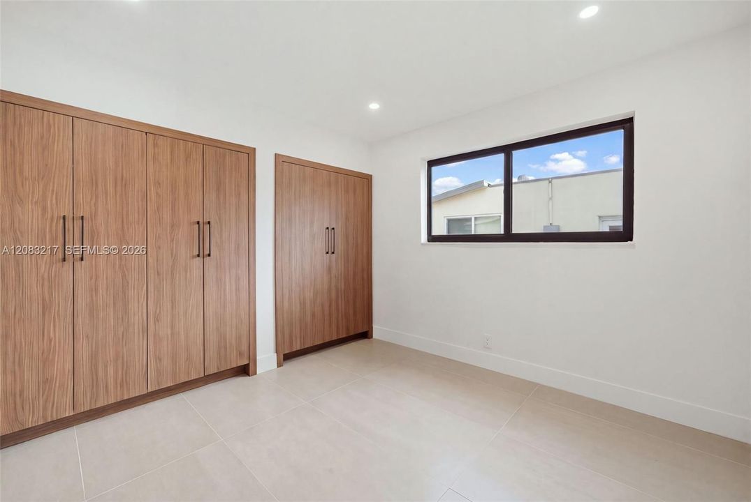 На продажу: $925,000 (4 спален, 3 ванн, 1970 Квадратных фут)