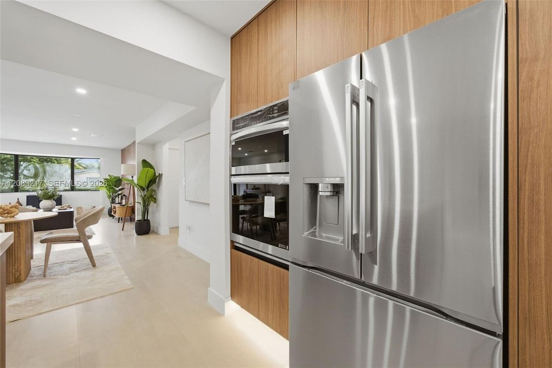 На продажу: $925,000 (4 спален, 3 ванн, 1970 Квадратных фут)