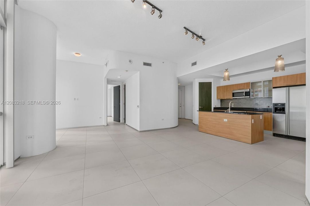 En Venta: $689,000 (2 camas, 2 baños, 1363 Pies cuadrados)