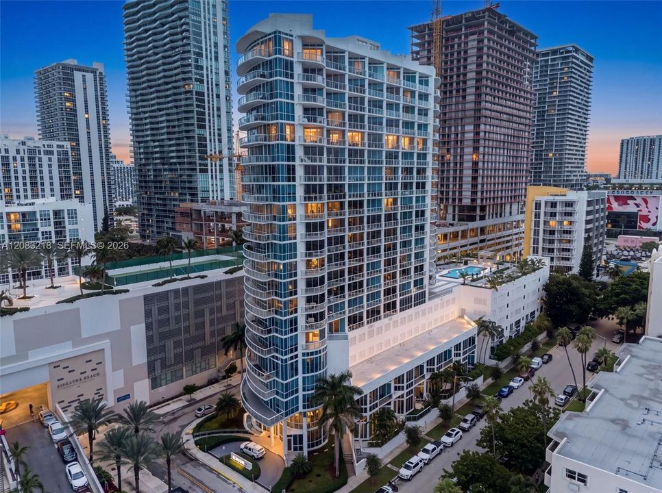 En Venta: $689,000 (2 camas, 2 baños, 1363 Pies cuadrados)