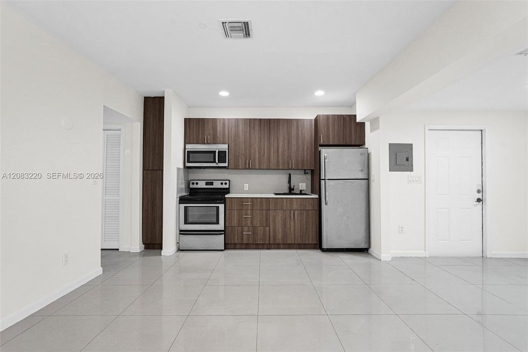 В аренду: $2,000 (1 спален, 1 ванн, 850 Квадратных фут)