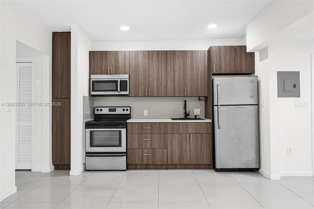 В аренду: $2,000 (1 спален, 1 ванн, 850 Квадратных фут)