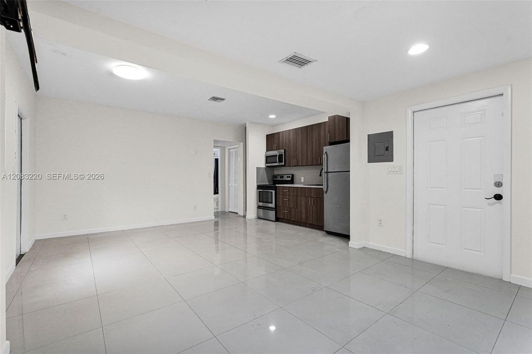 В аренду: $2,000 (1 спален, 1 ванн, 850 Квадратных фут)