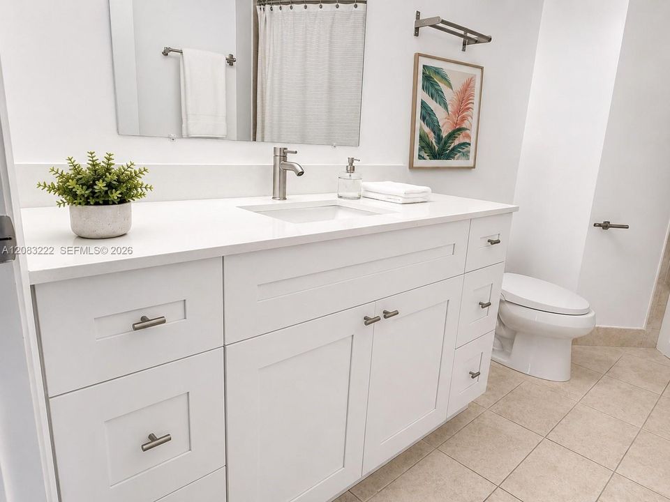 Primary Bedroom's Bathroom