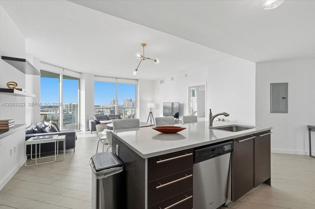 En Venta: $589,000 (2 camas, 2 baños, 1162 Pies cuadrados)