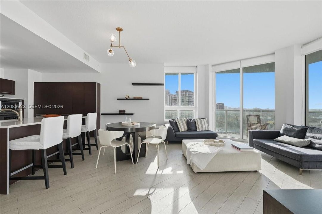 En Venta: $589,000 (2 camas, 2 baños, 1162 Pies cuadrados)