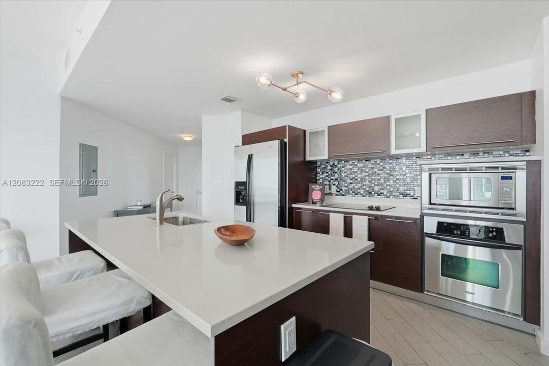 En Venta: $589,000 (2 camas, 2 baños, 1162 Pies cuadrados)