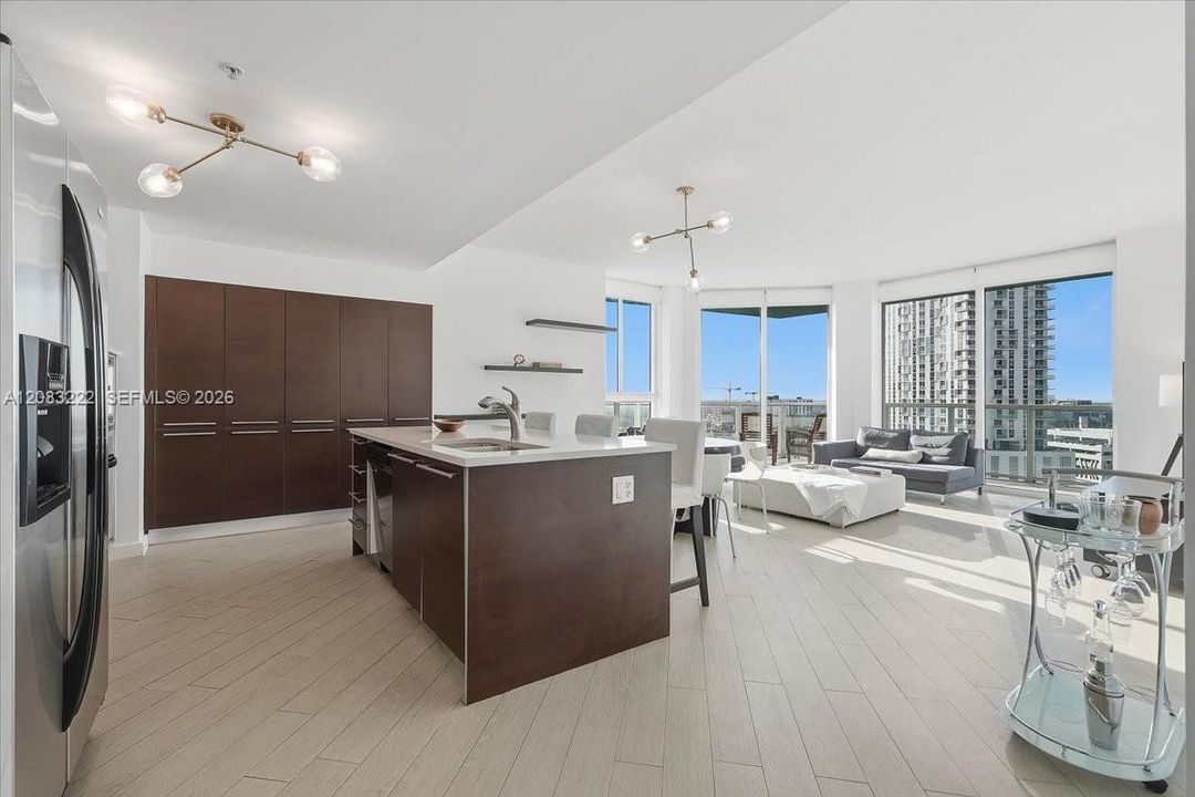En Venta: $589,000 (2 camas, 2 baños, 1162 Pies cuadrados)