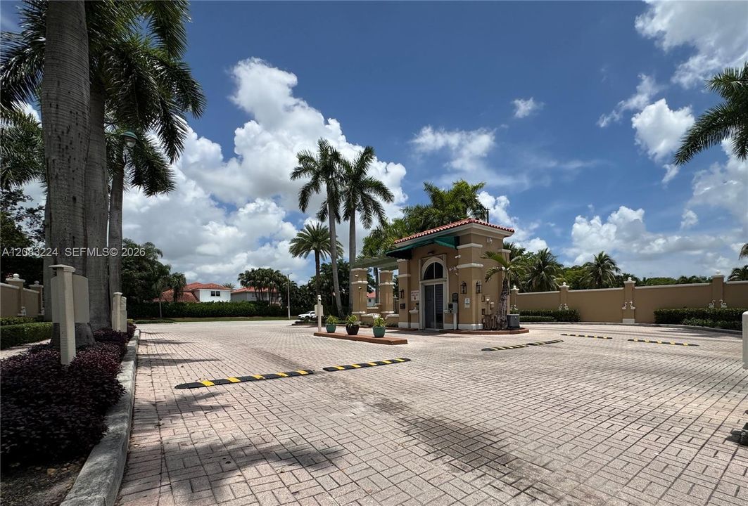 For Rent: $2,700 (3 beds, 2 baths, 1271 Square Feet)