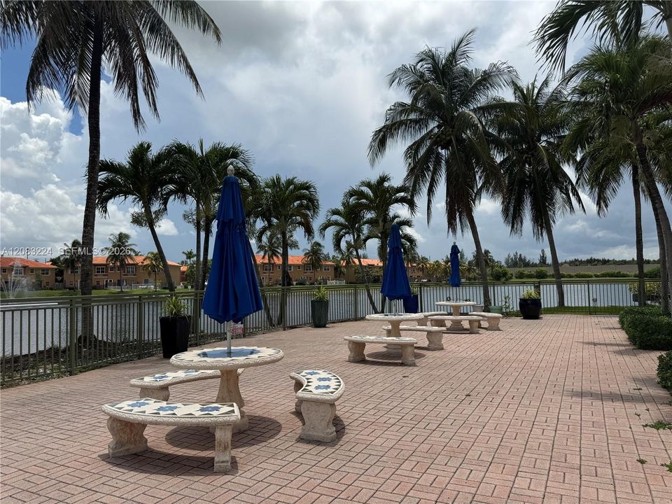 For Rent: $2,700 (3 beds, 2 baths, 1271 Square Feet)
