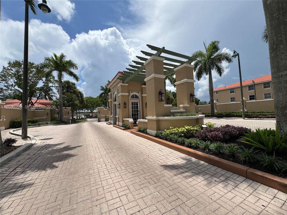For Rent: $2,700 (3 beds, 2 baths, 1271 Square Feet)