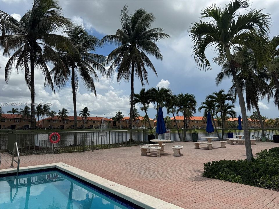For Rent: $2,700 (3 beds, 2 baths, 1271 Square Feet)