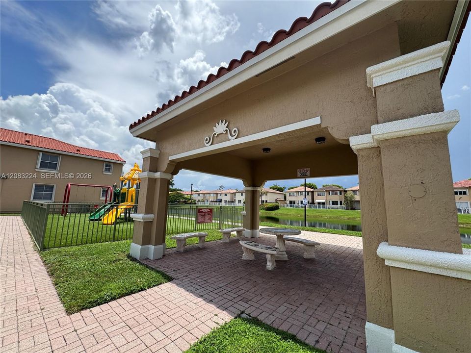 For Rent: $2,700 (3 beds, 2 baths, 1271 Square Feet)