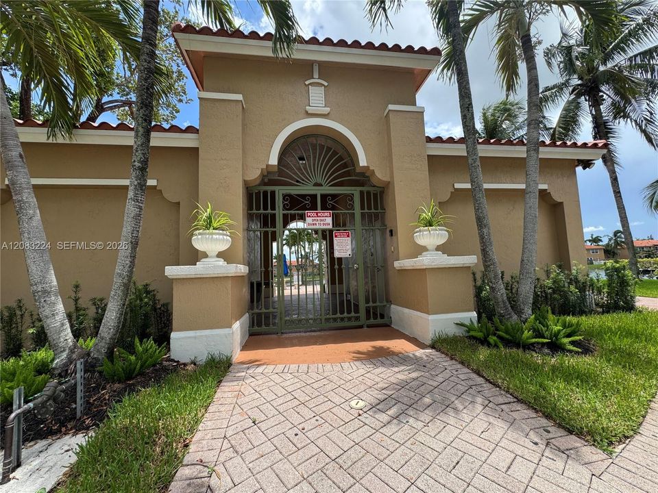 For Rent: $2,700 (3 beds, 2 baths, 1271 Square Feet)