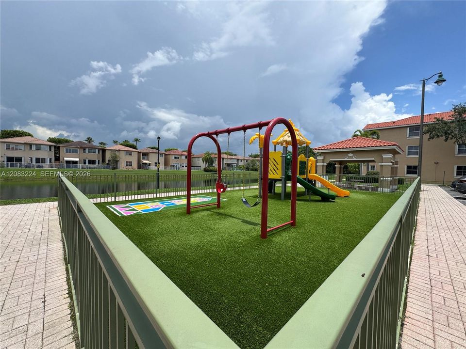For Rent: $2,700 (3 beds, 2 baths, 1271 Square Feet)