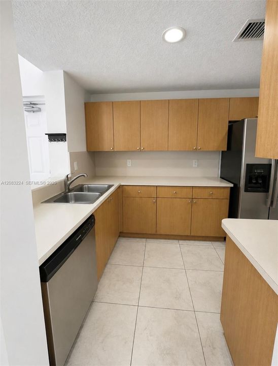 For Rent: $2,700 (3 beds, 2 baths, 1271 Square Feet)